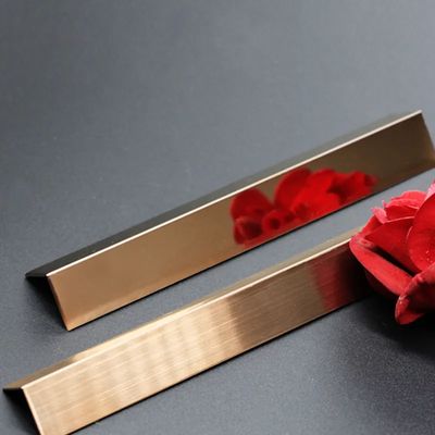 سعر جيد الدرجة 304 الفولاذ المقاوم للصدأ L البلاط الملفوظ مع طبقة PVD اللون و 0.55mm السماكة الانترنت