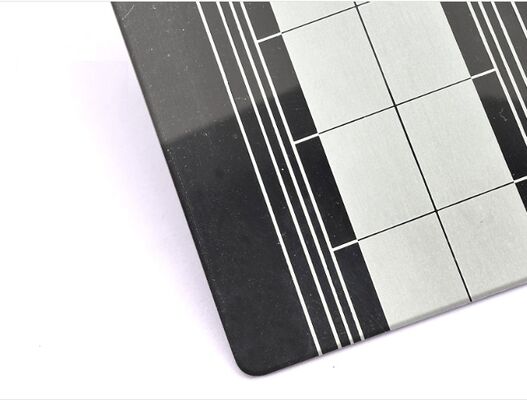 الصفحة الصلبة المقاومة للصدأ الصفحة الصفحة الصفحة 201 مع 70 ميكرون فيلم PVC وحجم 1219x3048mm للتطبيقات الزخرفية